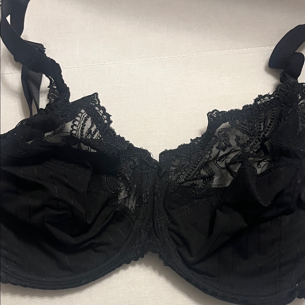Chantelle Black Lace Underwire Bra with Sheer Detailing